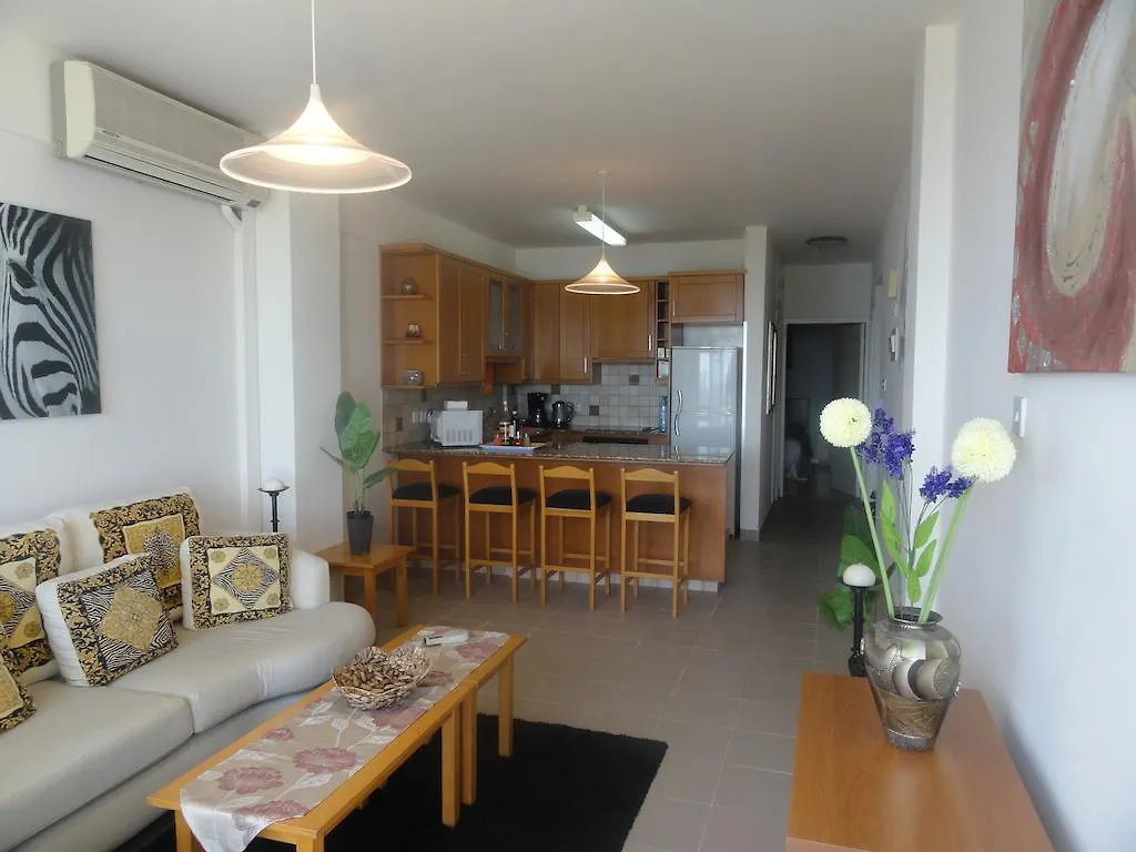 Sunorama Beach Apartment ラルナカ